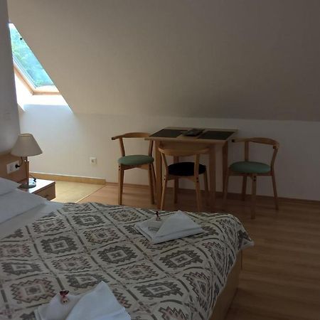 Lilla Wellnessapartman 잘라카로쉬 외부 사진