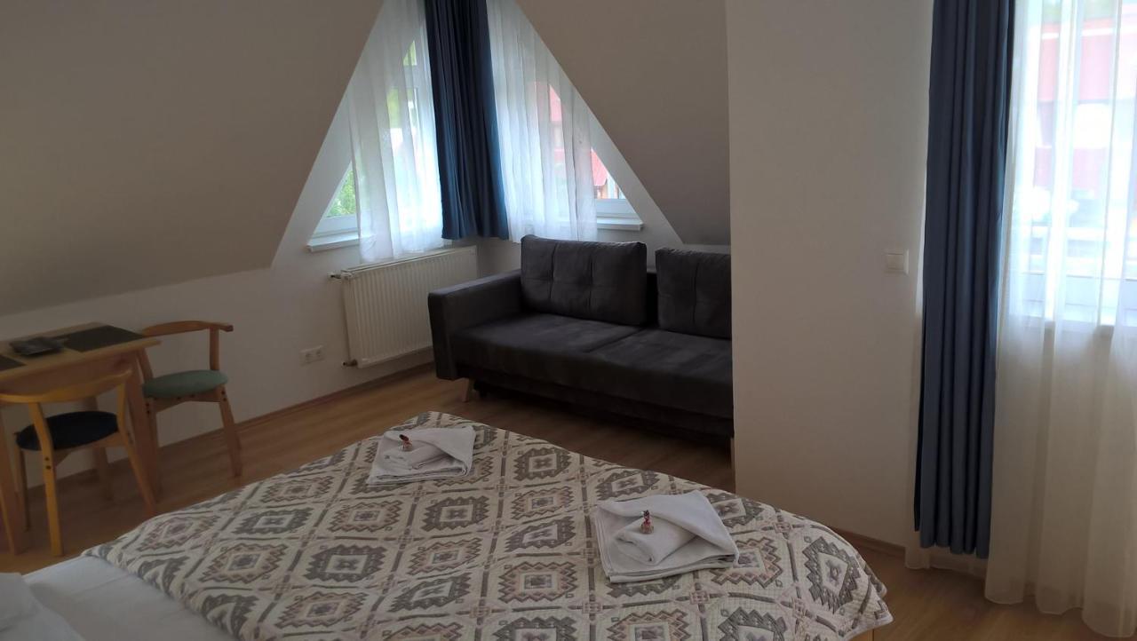 Lilla Wellnessapartman 잘라카로쉬 외부 사진