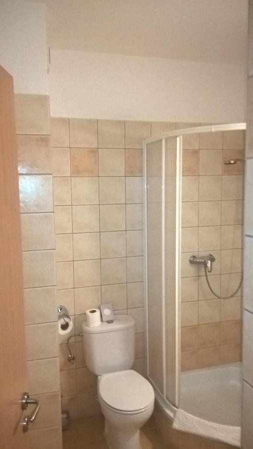 Lilla Wellnessapartman 잘라카로쉬 외부 사진