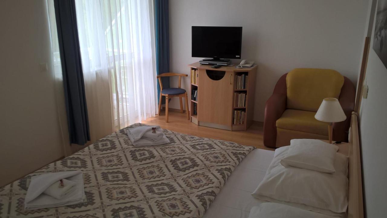 Lilla Wellnessapartman 잘라카로쉬 외부 사진