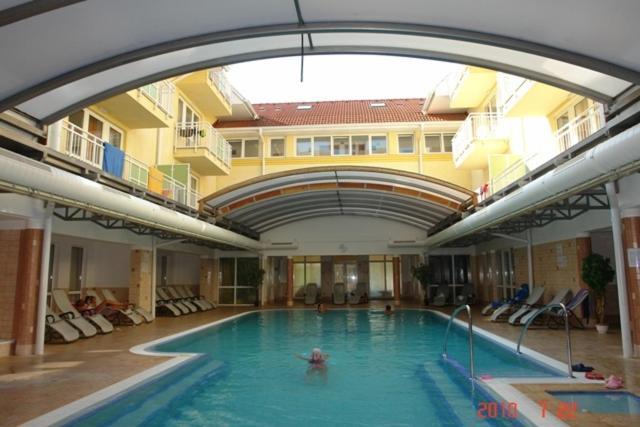 Lilla Wellnessapartman 잘라카로쉬 외부 사진