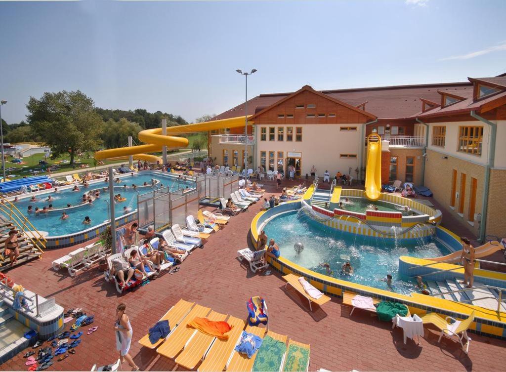 Lilla Wellnessapartman 잘라카로쉬 외부 사진